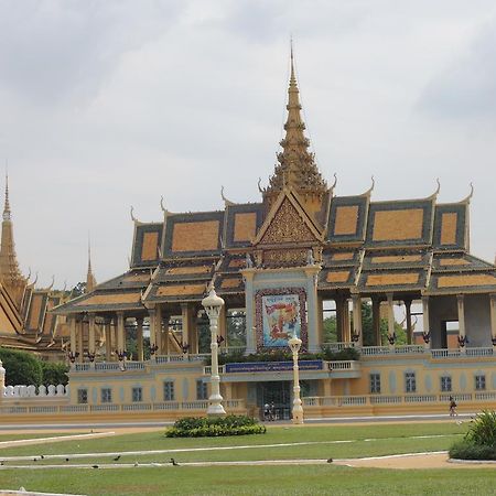 The Happy House Vandrehjem Phnom Penh Eksteriør billede