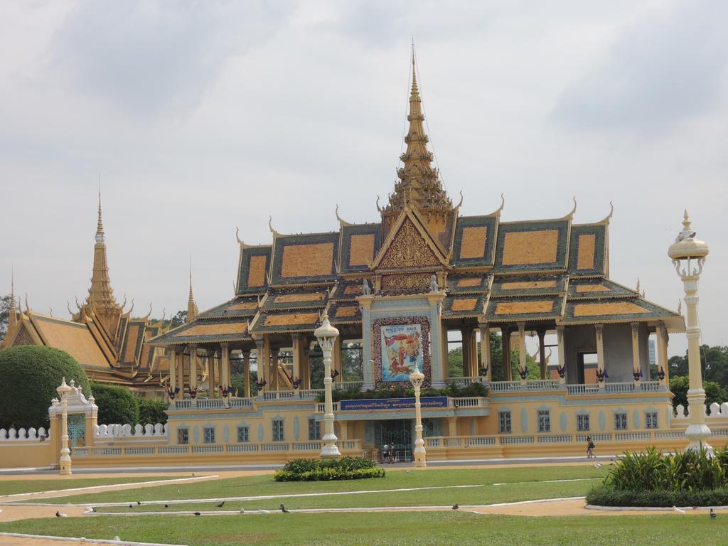 The Happy House Vandrehjem Phnom Penh Eksteriør billede